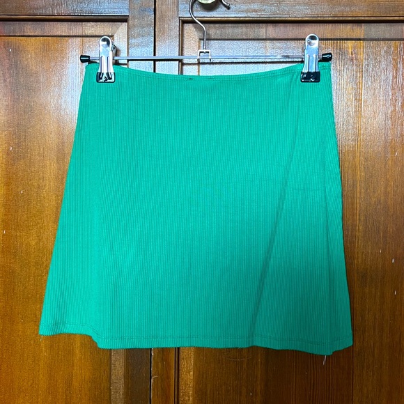 Princess Polly Ribbed Green Mini Skirt Size 2 - Picture 2 of 4